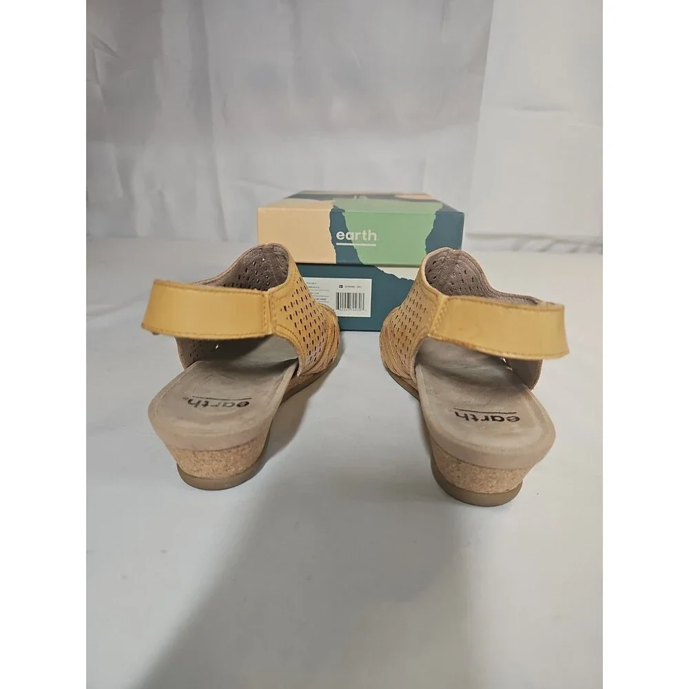 New Earth Pisa Galli Leather Amber Yellow Wedge Sandals Size 8M